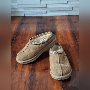 UGG Tasman Slippers Kids Size 2 Chestnut Suede Shearling Lined Cozy Slip On